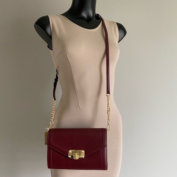 MK Kinsley Med Wallet Crossbody - Picture 3 of 6